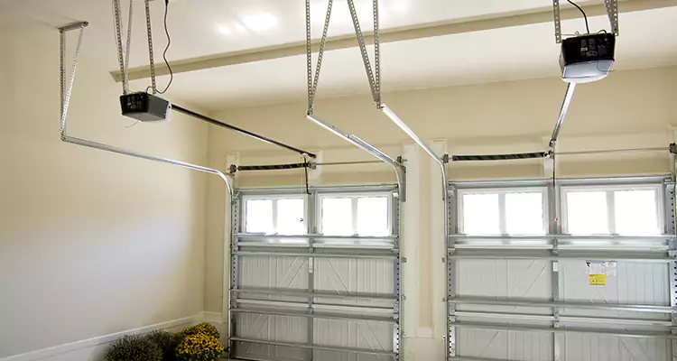 Residential Emergency Garage Door Repair in Estero, FL